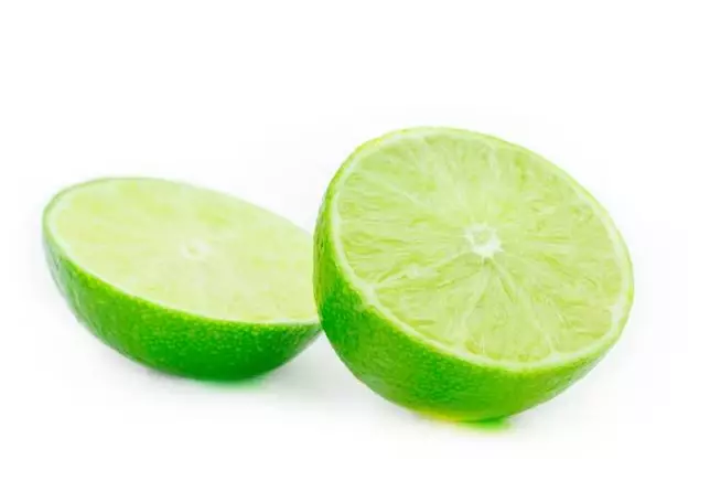 Memutihkan mata kaki hitam dengan 1 jenis buah-buahan Berbagai sumber