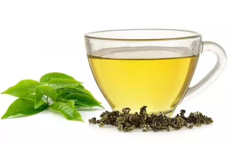 Atasi jerawat dan pori-pori besar pakai 1 bahan minuman Berbagai sumber