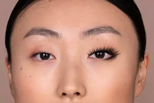 bersihkan lem bulu mata palsu © Instagram bersihkan lem bulu mata palsu © Instagram