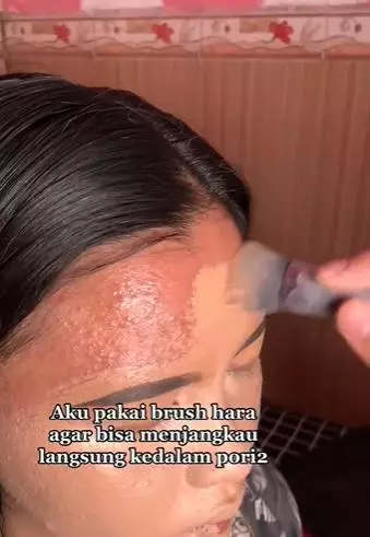 Transformasi makeup wanita wajah kemerahan breakout TikTok