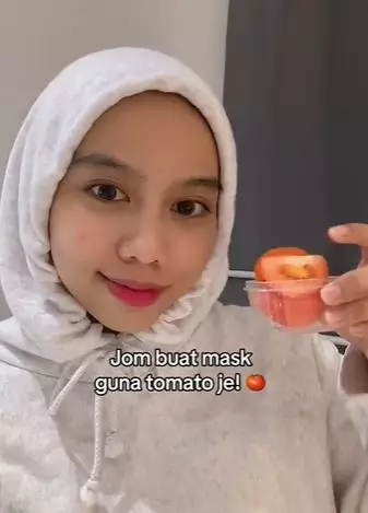 Tomat memutihkan wajah kusam  TikTok