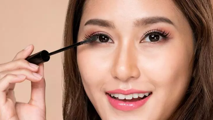 5 Cara mencairkan eyeliner dan maskara kering freepik.com