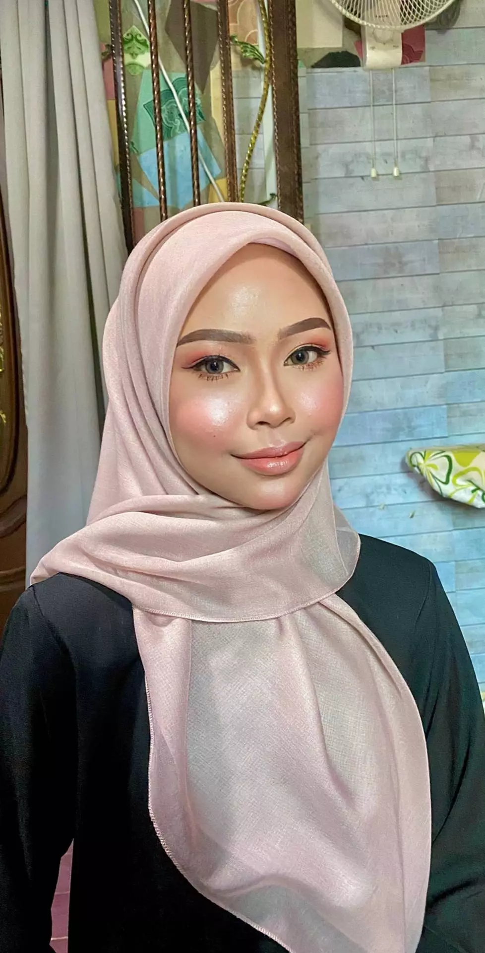 transformasi cewek berwajah kusam dirias look makeup glossy berbagai sumber transformasi cewek berwajah kusam dirias look makeup glossy berbagai sumber