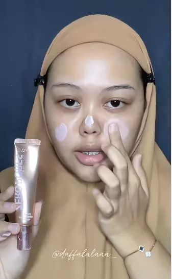Wanita berwajah polos ini tiru dandanan Syahrini berbagai sumber Wanita berwajah polos ini tiru dandanan Syahrini berbagai sumber
