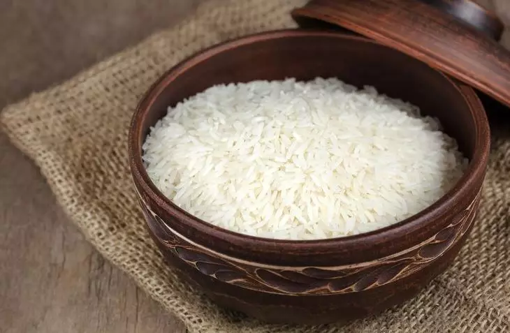 Kelopak mawar cerahkan wajah kusam akibat pigmentasi Berbagai sumber