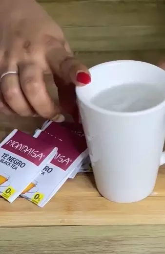 Menyamarkan tampilan uban agar rambut hitam alami TikTok