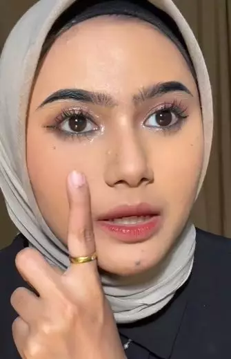 Uji tes ketahanan 2 bedak two way cake di bawah Rp 70 ribu TikTok