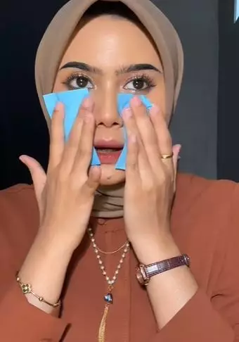 Uji tes ketahanan 2 bedak two way cake di bawah Rp 70 ribu TikTok