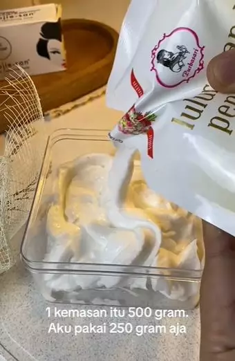 Kombinasi lulur dan sabun mandi cerahkan kulit kusam TikTok Kombinasi lulur dan sabun mandi cerahkan kulit kusam TikTok