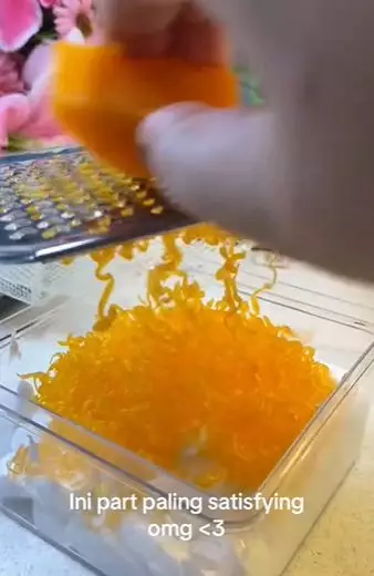 Kombinasi lulur dan sabun mandi cerahkan kulit kusam TikTok Kombinasi lulur dan sabun mandi cerahkan kulit kusam TikTok