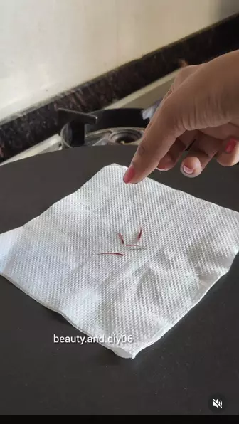 Cara hilangkan mata panda pakai bunga. berbagai sumber Cara hilangkan mata panda pakai bunga. berbagai sumber