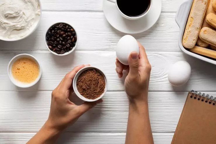 Cerahkan mata panda pakai kopi dicampur madu © 2024 Freepik.com Cerahkan mata panda pakai kopi dicampur madu © 2024 Freepik.com