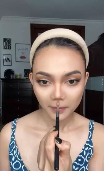 Teknik bikin hidung auto mancung ala Rina Nose Instagram Teknik bikin hidung auto mancung ala Rina Nose Instagram