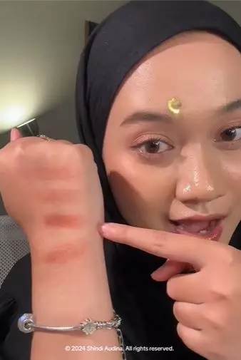 Uji ketahanan 2 setting spray viral di bawah Rp 50 ribu TikTok Uji ketahanan 2 setting spray viral di bawah Rp 50 ribu TikTok