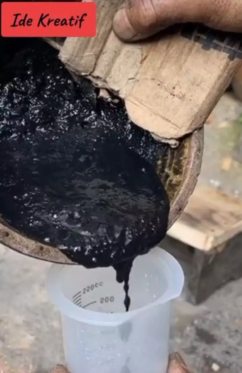 Potret pembuatan pensil alis jadul mirip produksi arang Berbagai sumber