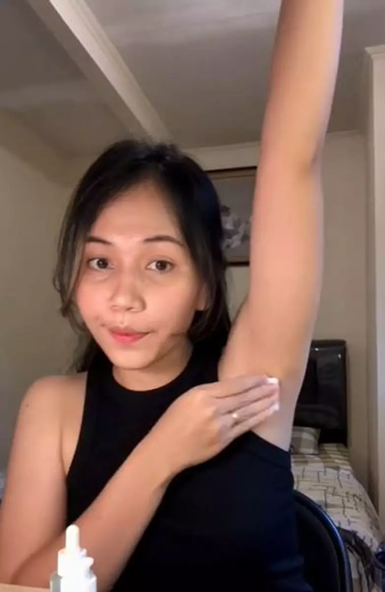 Cerahkan ketiak hitam pakai toner dan 2 produk pencerah wajah Berbagai sumber