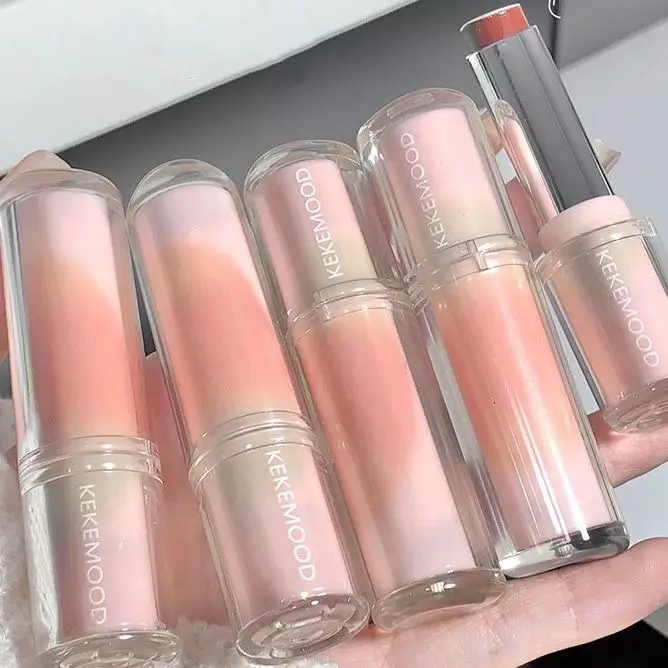 Glossy balm cocok buat anak sekolah © 2024 Shopee.com