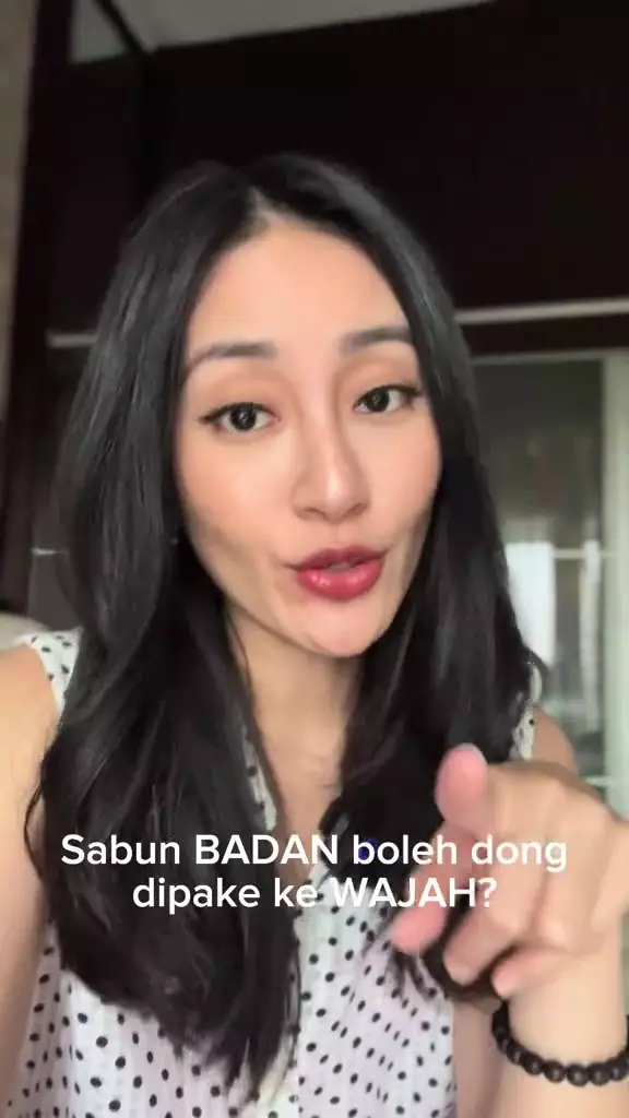 jangan pakai sabun mandi untuk wajah. berbagai sumber jangan pakai sabun mandi untuk wajah. berbagai sumber