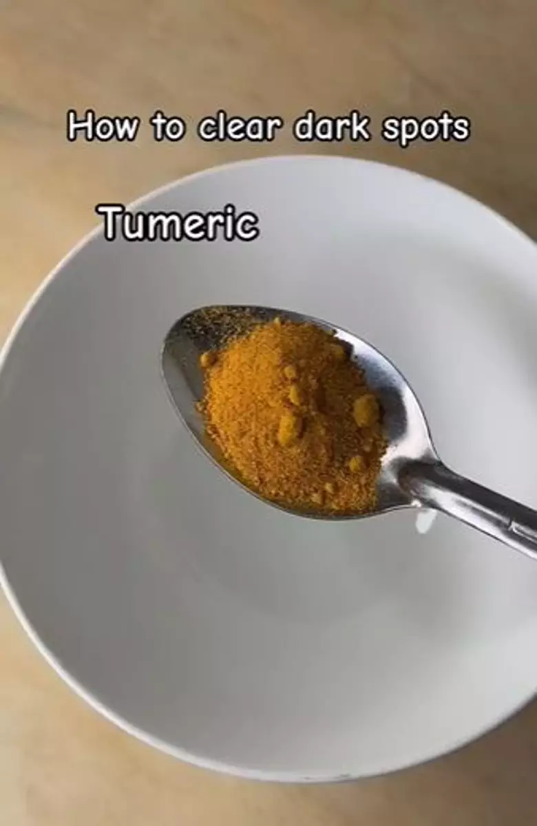 TikToker pudarkan flek hitam pakai kunyit dan 2 bahan alami Berbagai sumber