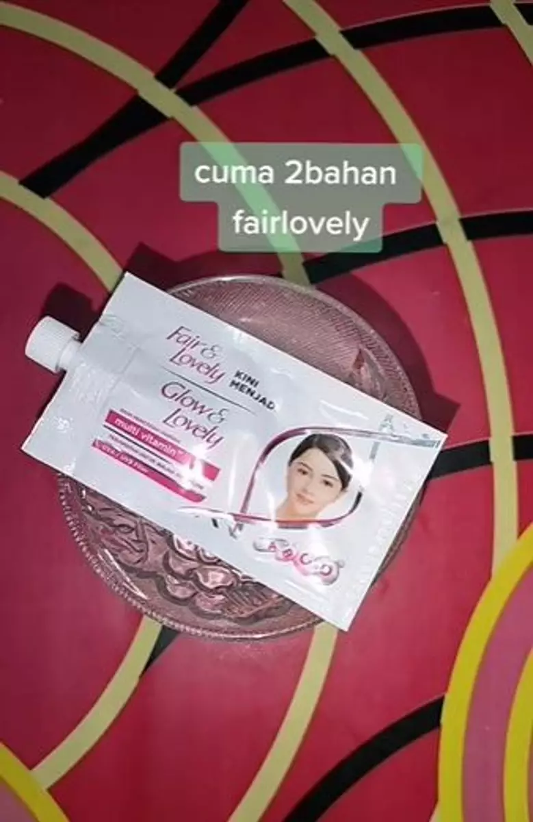 Kombinasi krim Kelly dan Glow & Lovely wajah cerah merata Berbagai sumber Kombinasi krim Kelly dan Glow & Lovely wajah cerah merata Berbagai sumber