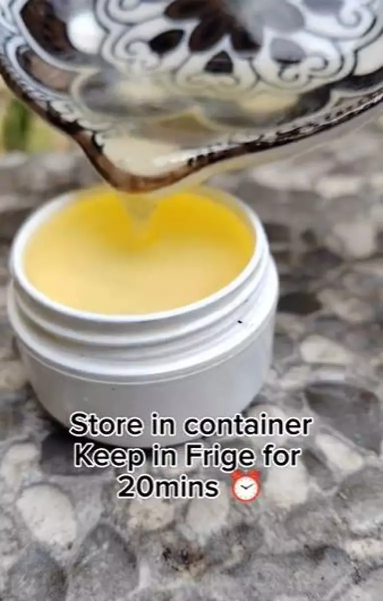 Aurelie Moremans eyebrow serum pakai minyak kelapa Berbagai sumber