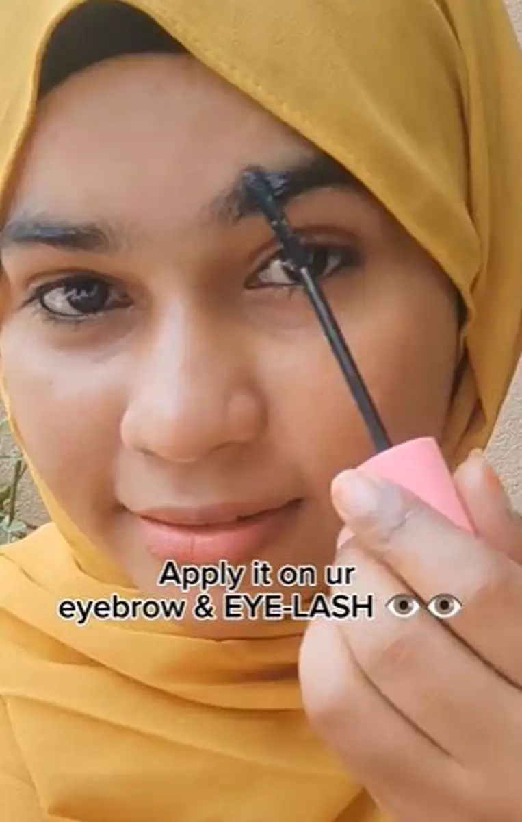 Aurelie Moremans eyebrow serum pakai minyak kelapa Berbagai sumber