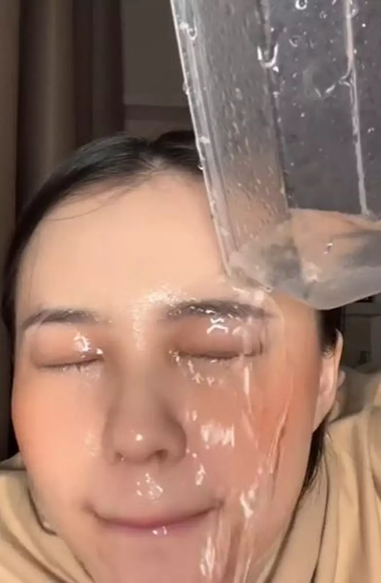 Uji ketahanan Mireya Setting Spray TikTok Uji ketahanan Mireya Setting Spray TikTok