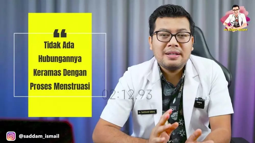 Wanita yang sedang menstruasi dilarang keramas berbagai sumber