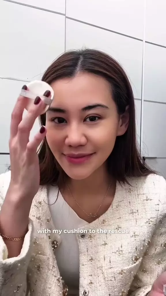 trik makeup heavy anti dempul ala Aaliyah Massaid berbagai sumber