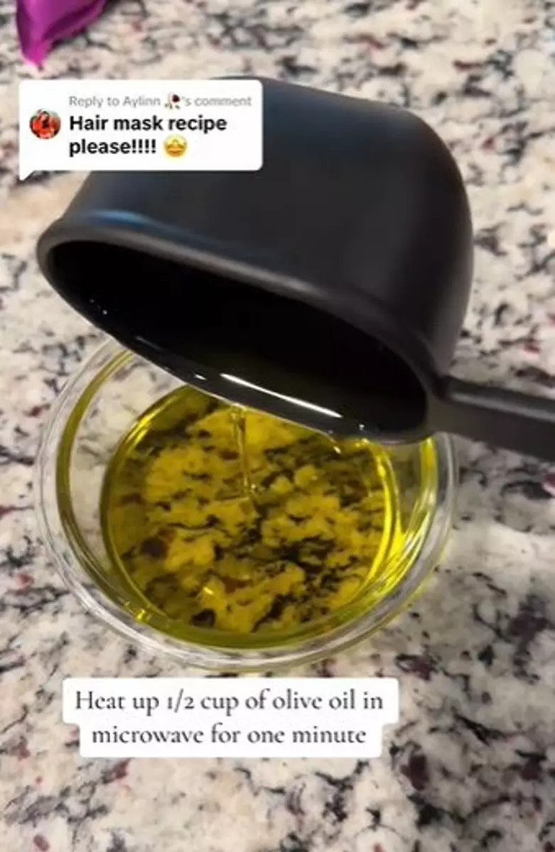 Ardina Rasti atasi rambut kasar akibat sering disemir Berbagai sumber Ardina Rasti atasi rambut kasar akibat sering disemir Berbagai sumber