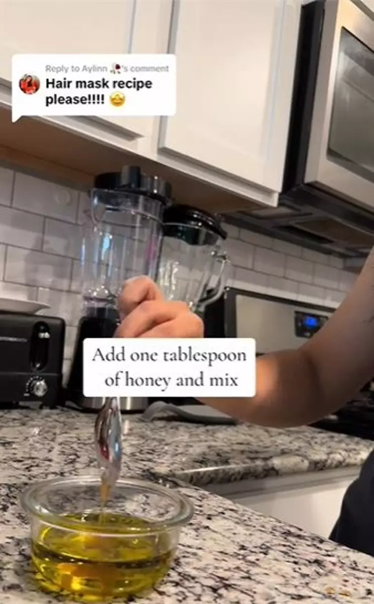 Ardina Rasti atasi rambut kasar akibat sering disemir Berbagai sumber Ardina Rasti atasi rambut kasar akibat sering disemir Berbagai sumber