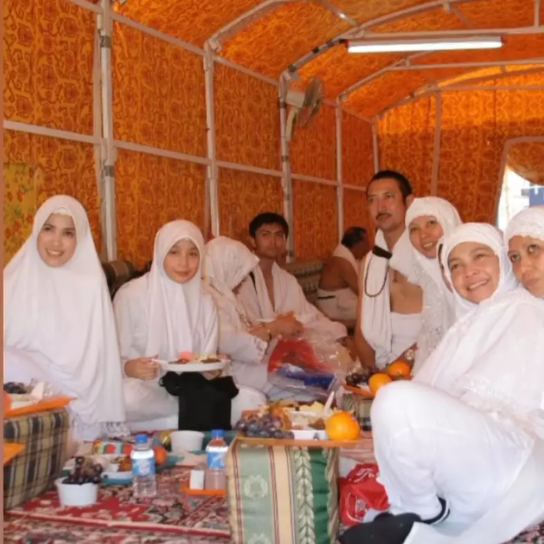 potret nagita slavina saat haji 17 tahun lalu © instagram