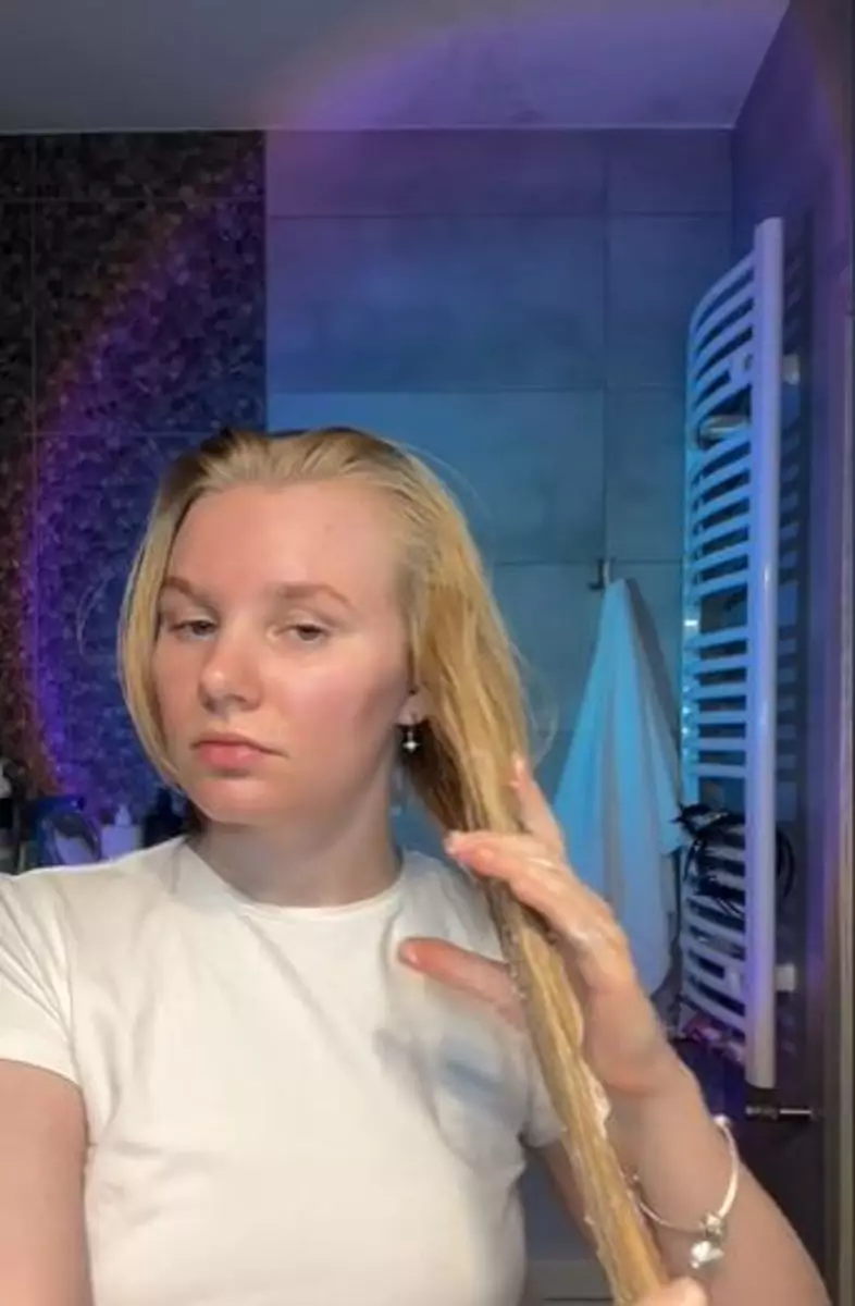 Tara Basro rawat rambut diwarnai pakai minyak kelapa Berbagai sumber Tara Basro rawat rambut diwarnai pakai minyak kelapa Berbagai sumber