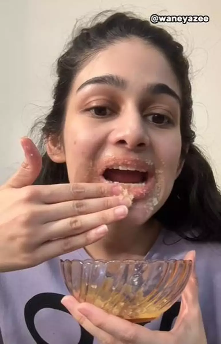 Cerahkan bibir hitam dan sangat kering dengan 2 bahan dapur Berbagai sumber Cerahkan bibir hitam dan sangat kering dengan 2 bahan dapur Berbagai sumber