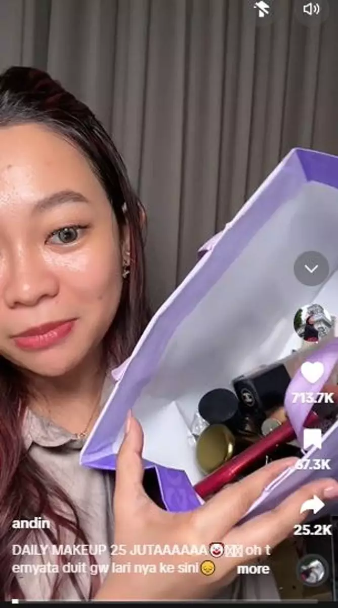 Makeup cewek pakai produk high-end Rp 25 juta TikTok