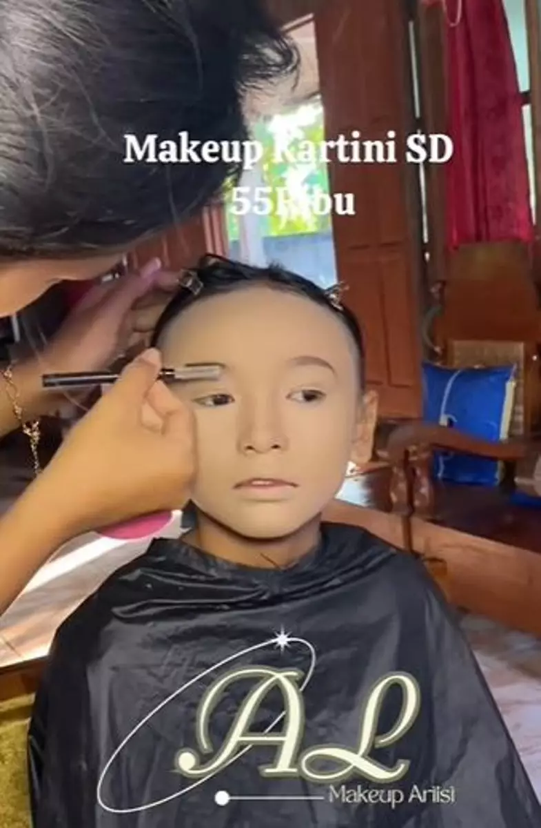 Tutorial makeup anak SD cuma dibanderol Rp 55 ribu TikTok Tutorial makeup anak SD cuma dibanderol Rp 55 ribu TikTok