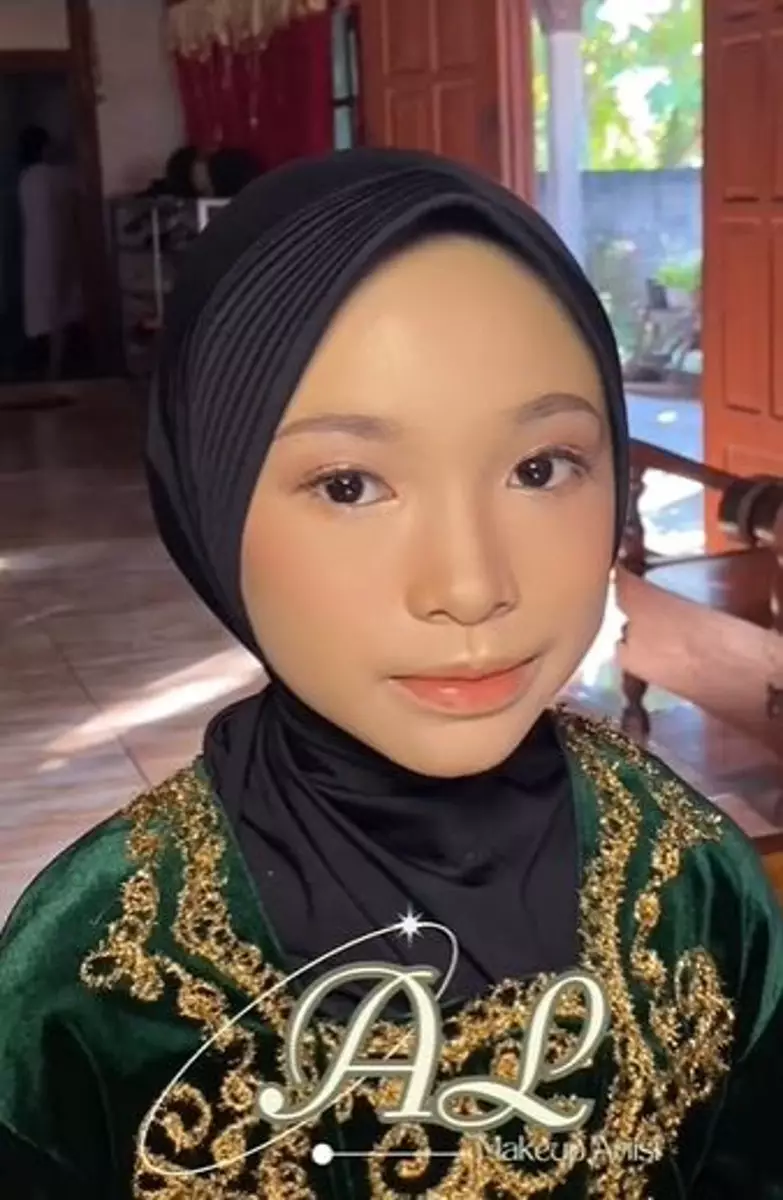 Tutorial makeup anak SD cuma dibanderol Rp 55 ribu TikTok Tutorial makeup anak SD cuma dibanderol Rp 55 ribu TikTok