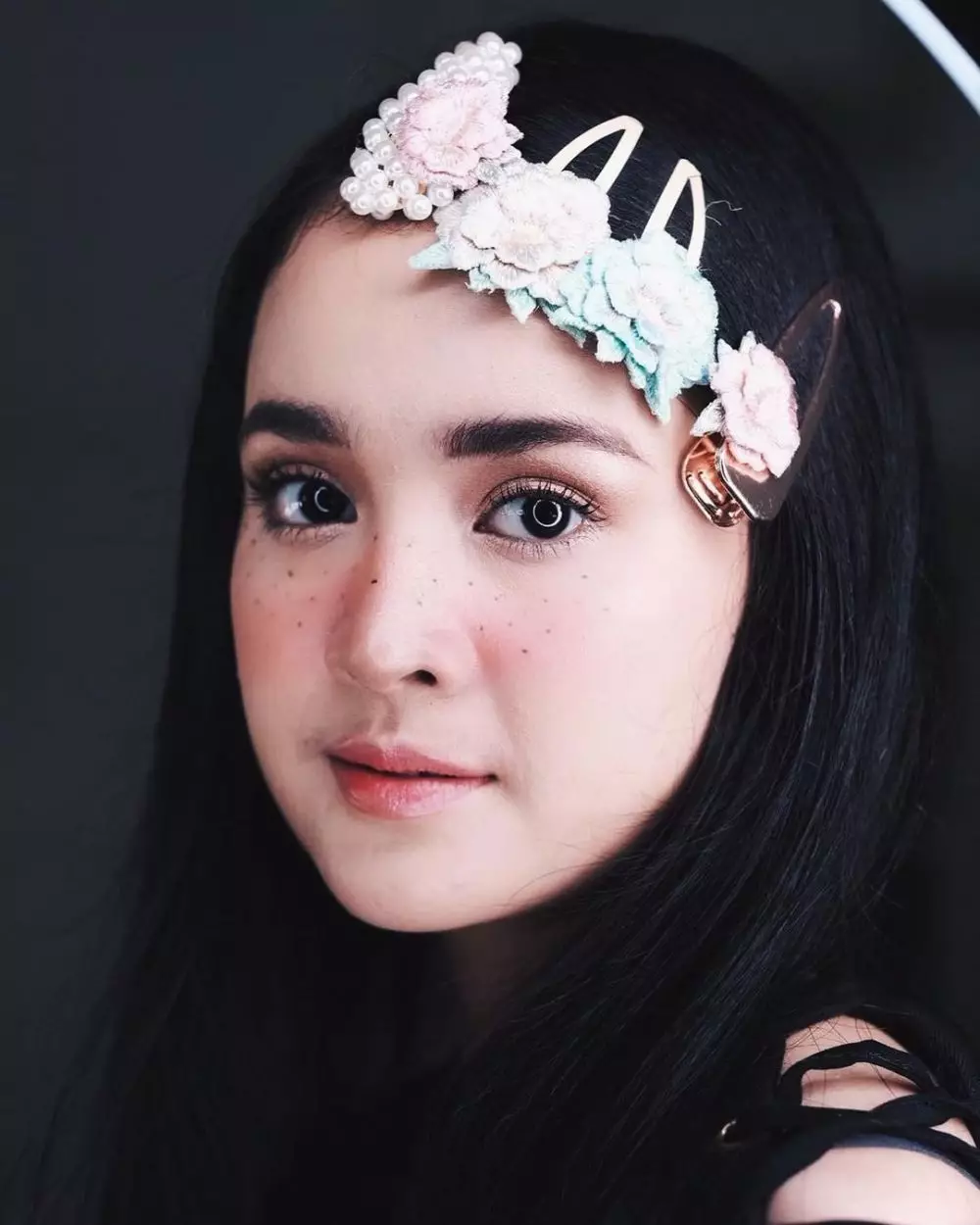 potret Michelle Ziudith saat pakai makeup bold berbagai sumber