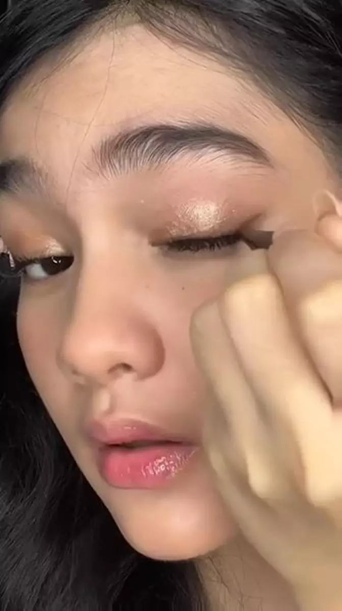 Tutorial makeup daily pemeran Rani di film Ipar Adalah Maut Berbagai sumber