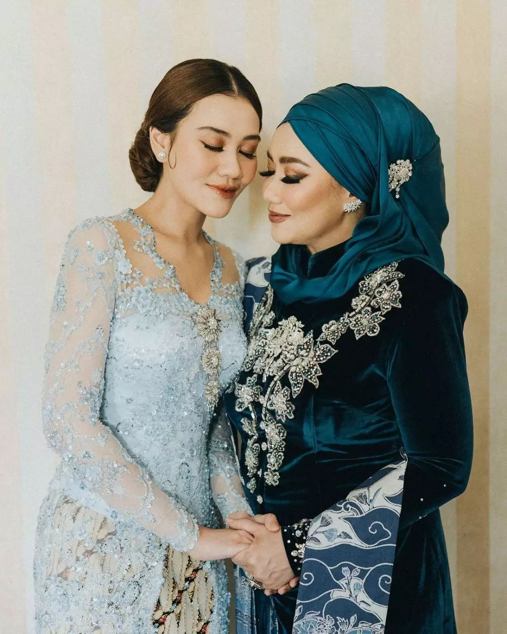 Detail makeup lamaran Aaliyah Massaid Berbagai sumber Detail makeup lamaran Aaliyah Massaid Berbagai sumber