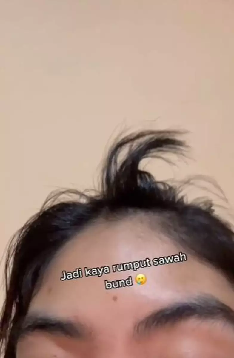 Cewek bleaching rambut sendiri malah rontok kayak mi bihun TikTok