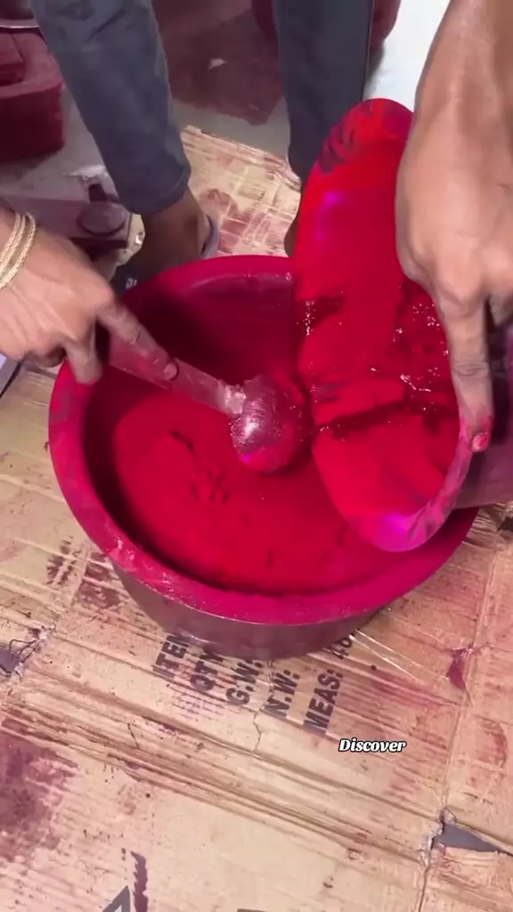 potret bikin lipstik berbagai sumber potret bikin lipstik berbagai sumber