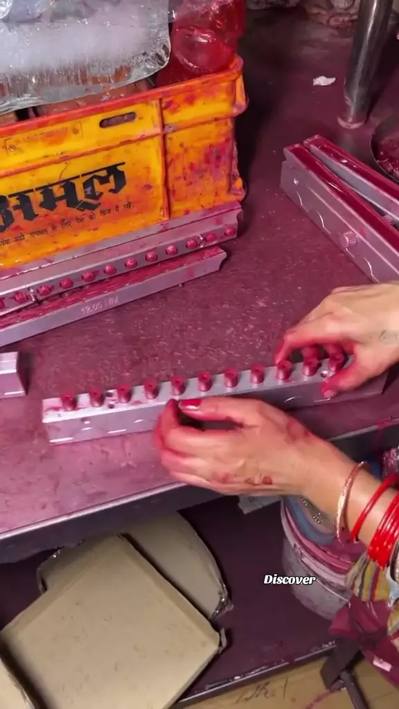 potret bikin lipstik berbagai sumber potret bikin lipstik berbagai sumber