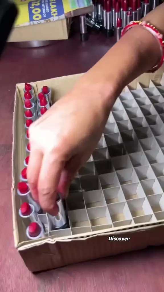 potret bikin lipstik berbagai sumber potret bikin lipstik berbagai sumber