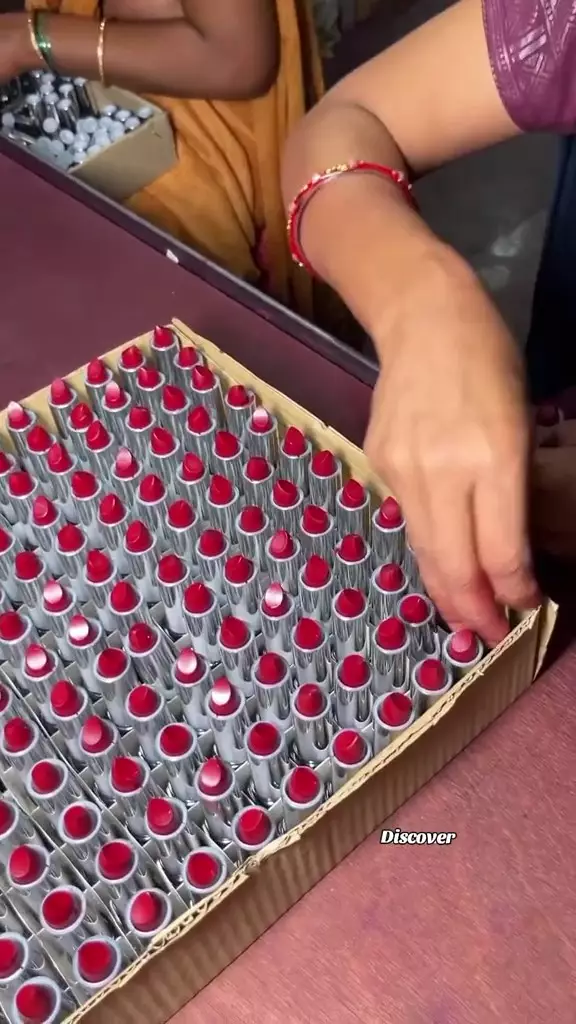 potret bikin lipstik berbagai sumber potret bikin lipstik berbagai sumber