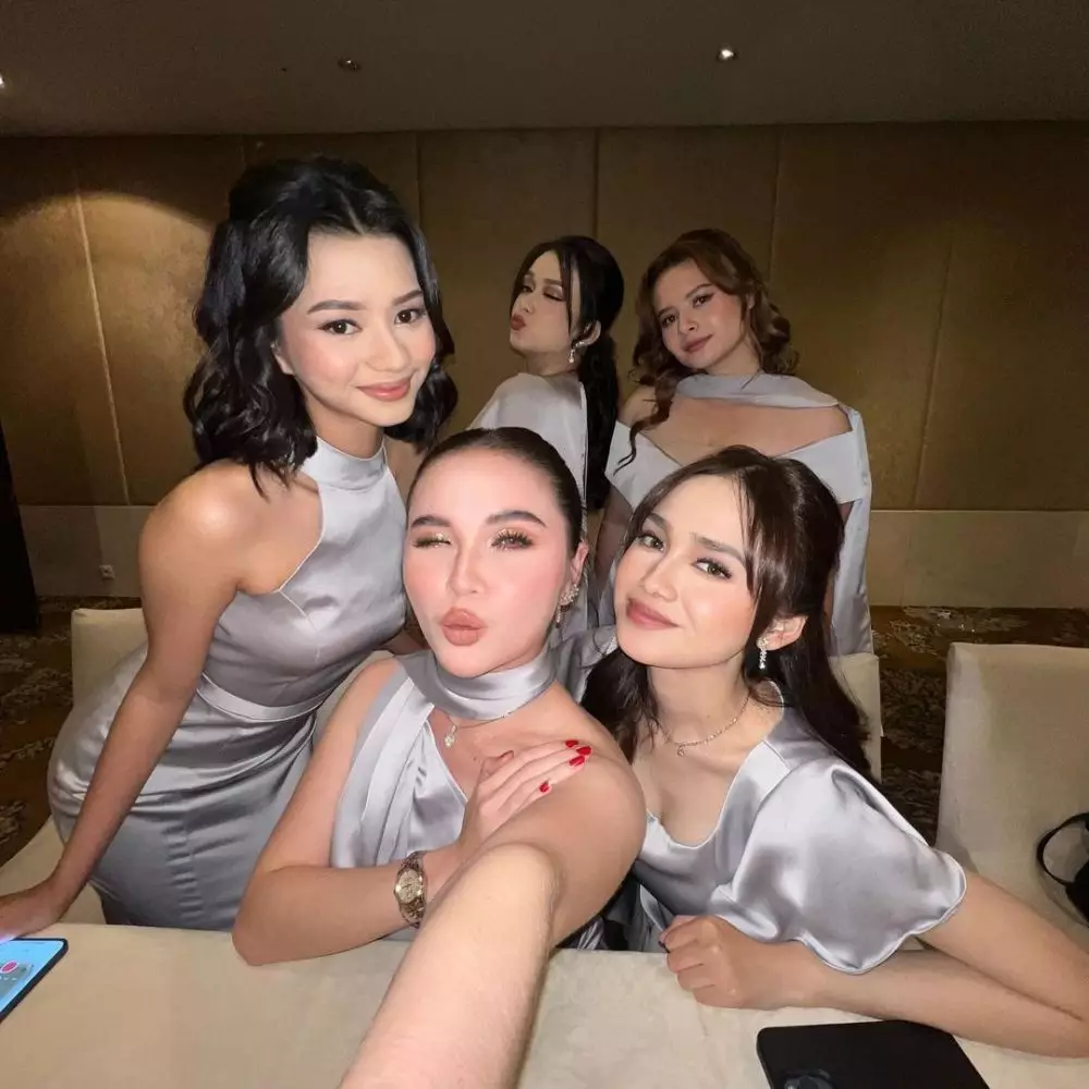 detail makeup Syifa Hadju yang makin memesona berbagai sumber