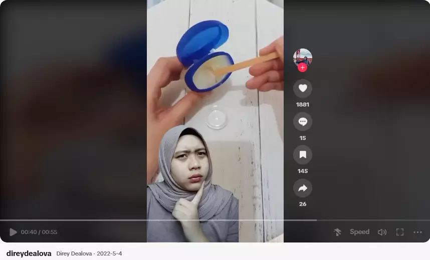 cara atasi bibir kering pakai petroleum jelly berbagai sumber