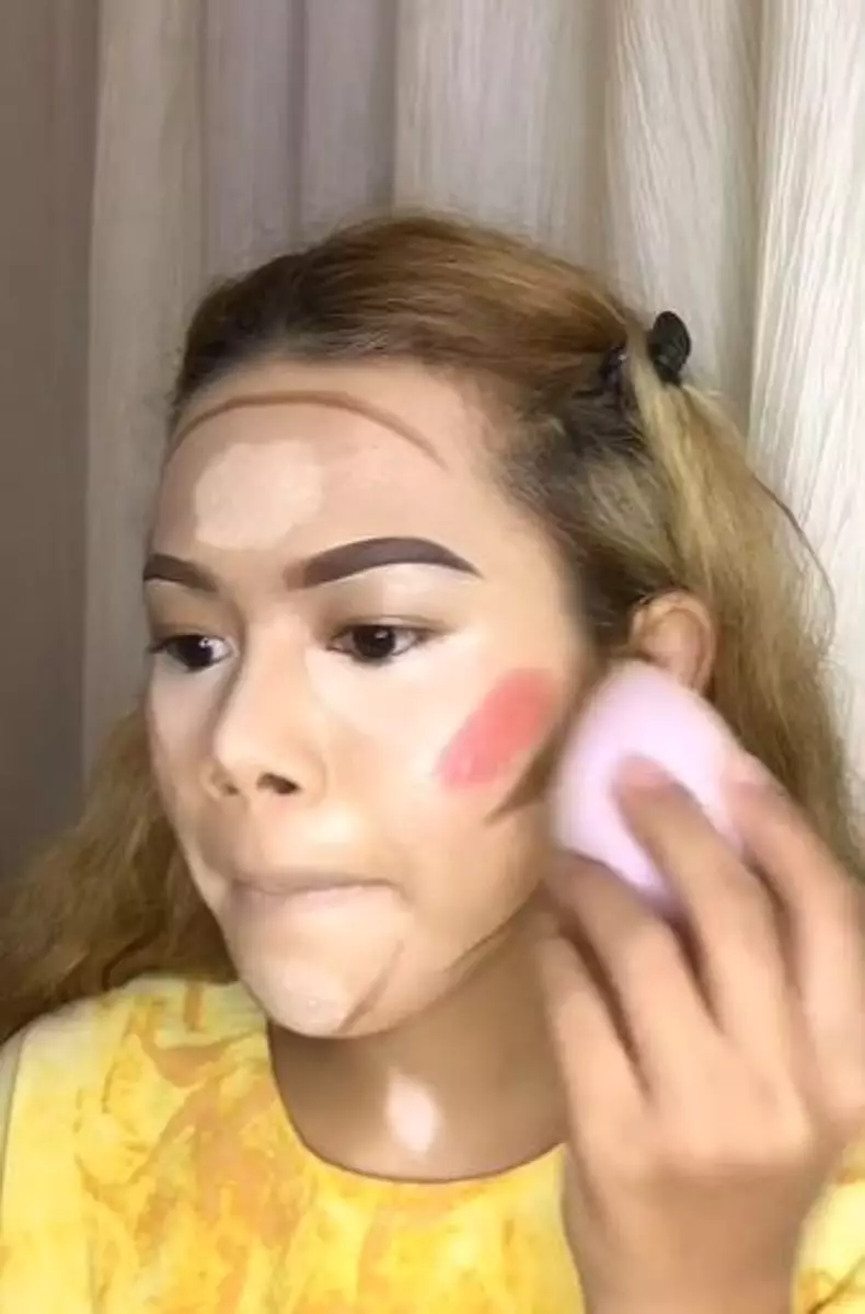 Cewek berjerawat ini recreate makeup Nikita Mirzani TikTok Cewek berjerawat ini recreate makeup Nikita Mirzani TikTok