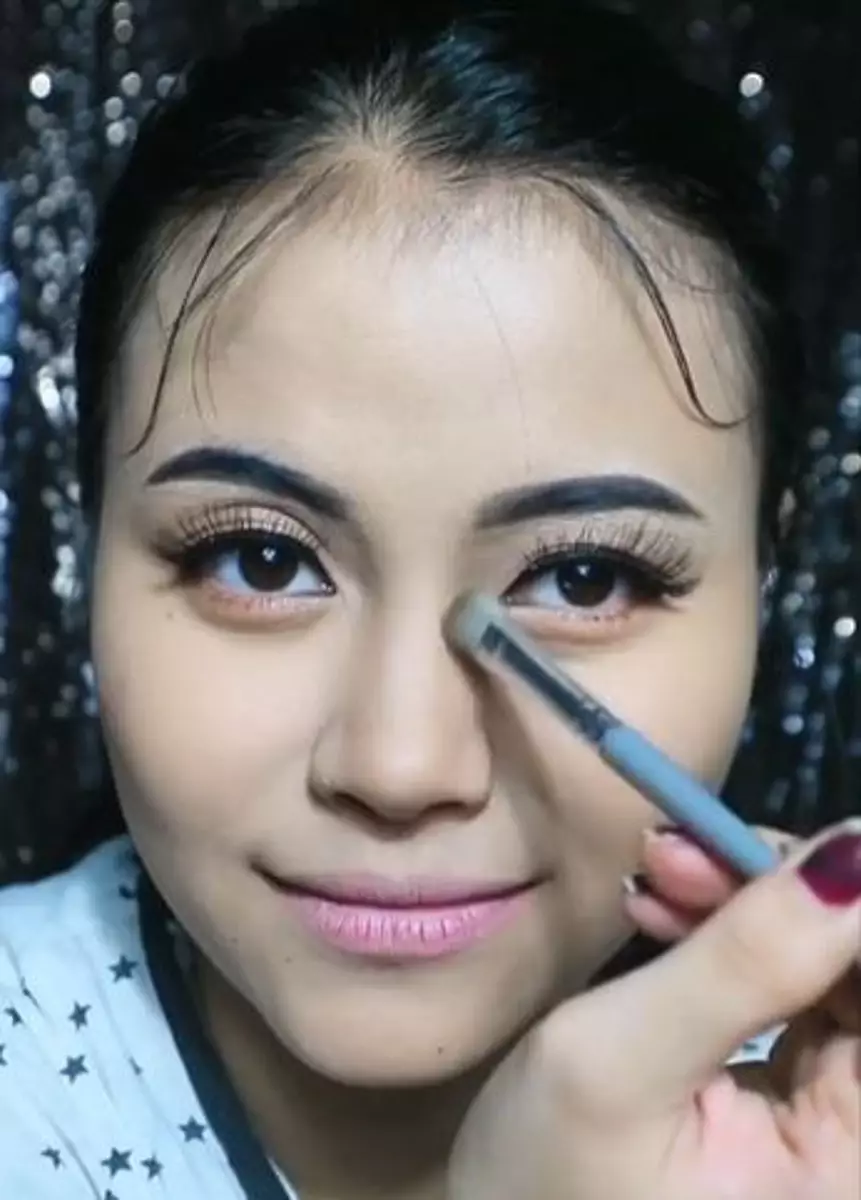 Cewek recreate makeup Happy Asmara hasilnya bak kembar Berbagai sumber