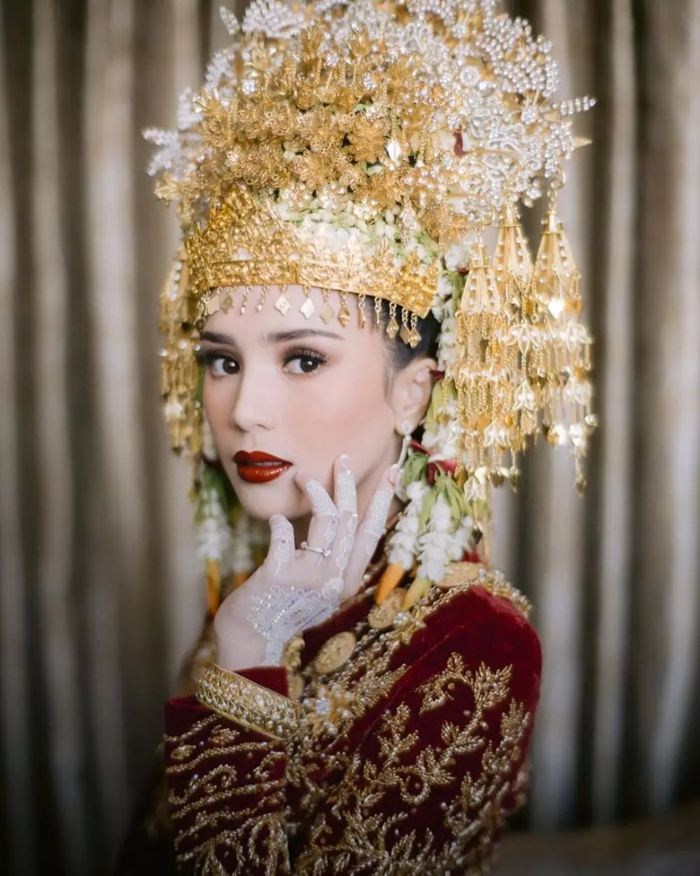 detail makeup acara Beby Tsabina berbagai sumber detail makeup acara Beby Tsabina berbagai sumber